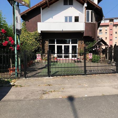 潘索尼尔住宅旅馆 Râmnicu Vâlcea 外观 照片
