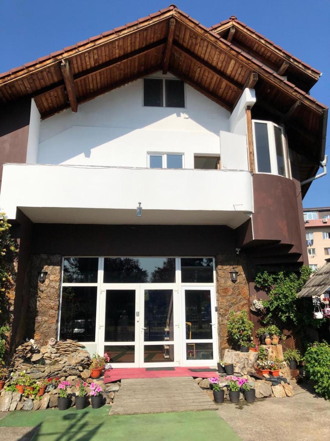 潘索尼尔住宅旅馆 Râmnicu Vâlcea 外观 照片