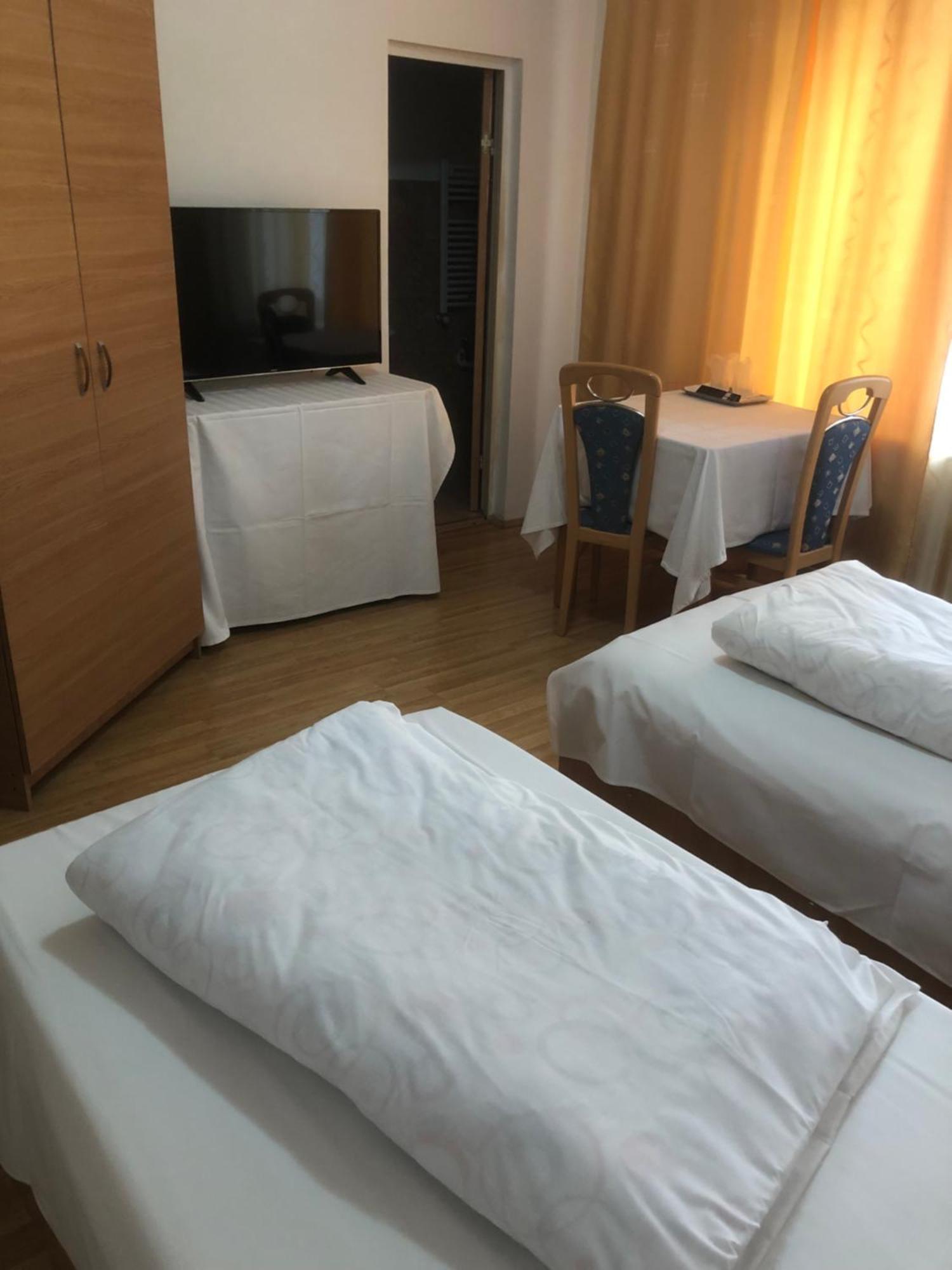 潘索尼尔住宅旅馆 Râmnicu Vâlcea 外观 照片